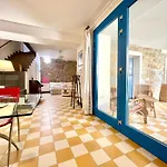 Dom wakacyjny Il Carrubo With Jacuzzi & Sauna
