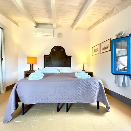 Holiday home Il Carrubo & *