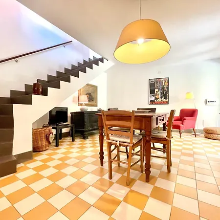 Holiday home Il Carrubo & *