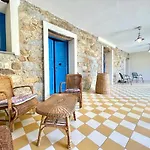 Il Carrubo With Jacuzzi & Sauna בית נופש בארי סארדו