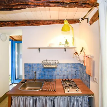 Дом отдыха Il Carrubo With Jacuzzi & Sauna *