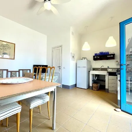 Holiday home Il Carrubo & *