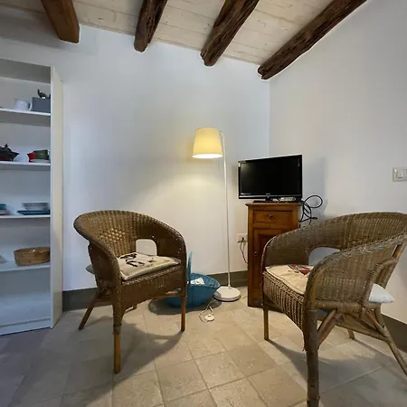 Holiday home Il Carrubo & *